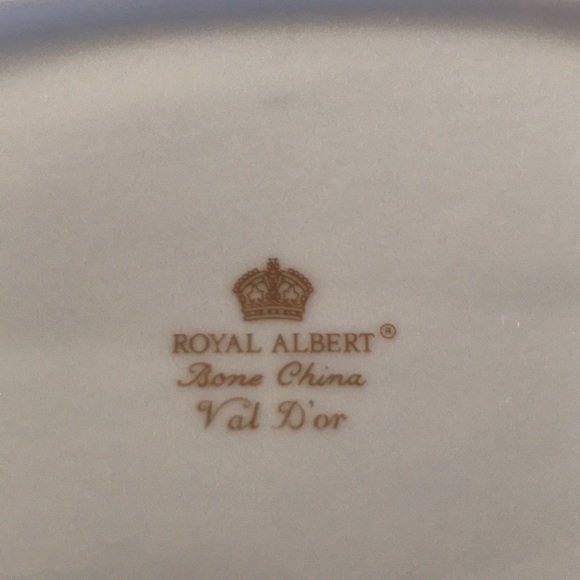 Royal Albert Bone China Val D’Or gravy boat & platter - Picture 6 of 6